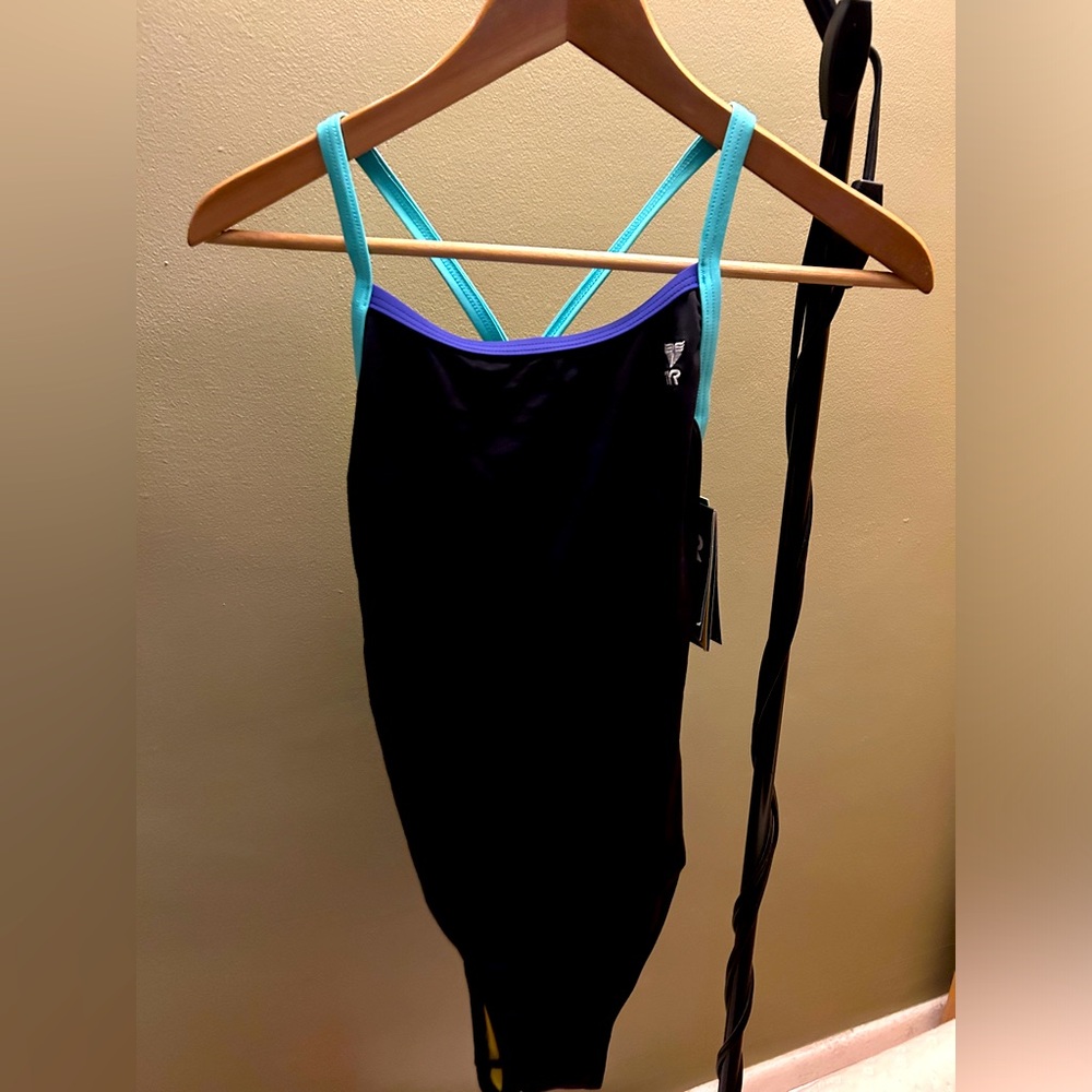 NWT TYR Diamondfit Women's Swimsuit Size 36 Black w Contrast Trim